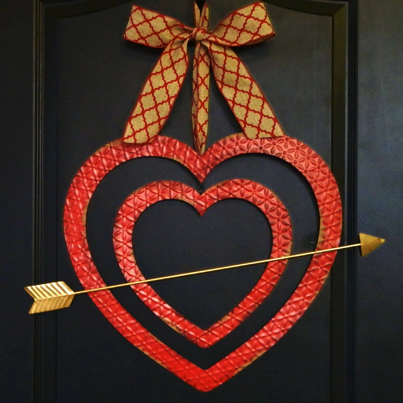 Rustic Farmhouse Cupid's Arrow Heart Door Hanger with Bow